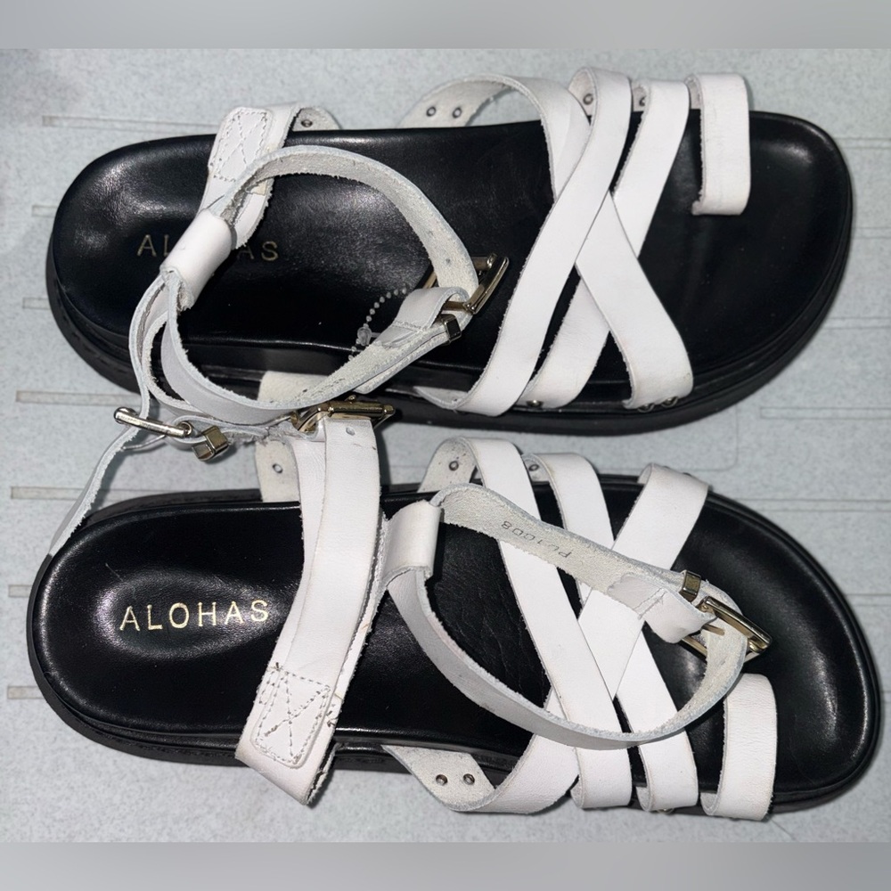 ALOHAS White Strappy Leather Ankle-Buckle Sandals